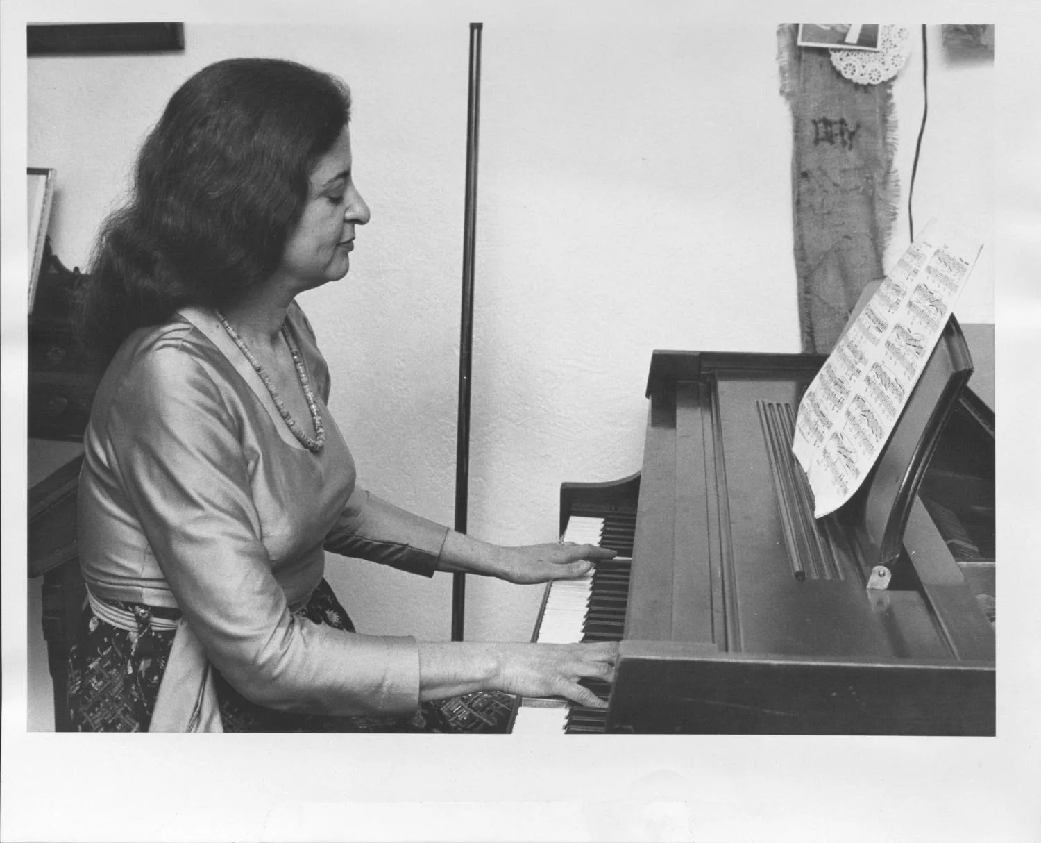 Sisson, Mrs. Allan R. / pres. Pianist Club od OKL City.