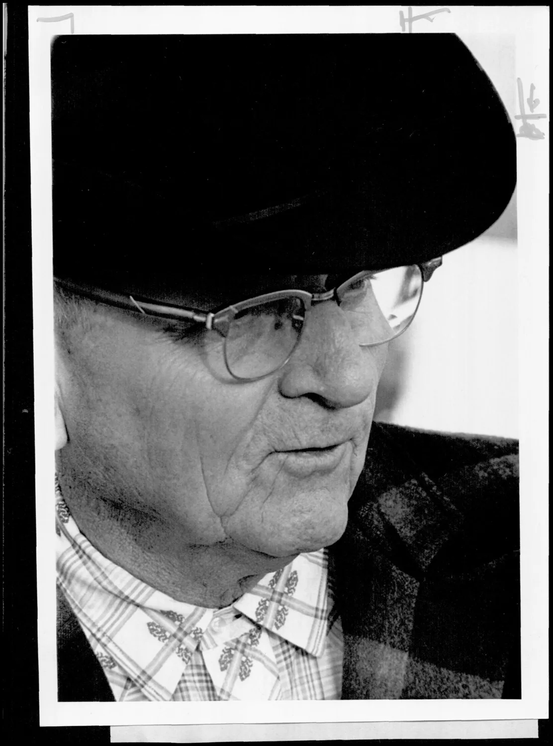 Hearn Ernie 2118 S.W. 26, fiddle player and leader of string band.