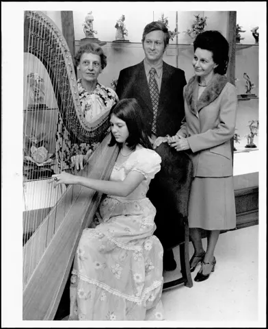 "Harpist plays for Shakespeare Club" and "Heatley, Mrs. E. Robert Shakespeare Club".